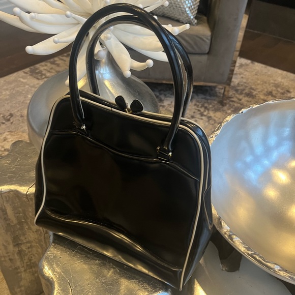 Vintage Liz Claiborne accessories hand bag black piped in white 10 by 12 - Picture 11 of 11